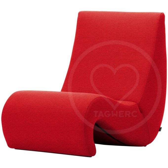 Die Amoebe in rot mit dem Tonus Stoff von Kvadrat. Der Sessel wurde von Verner Panton entworfen.