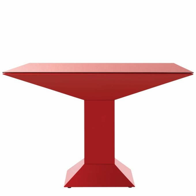 Der Mettsass Tisch in Signalrot von BD Barcelona. Design von Ettore Sottsass, 1972.